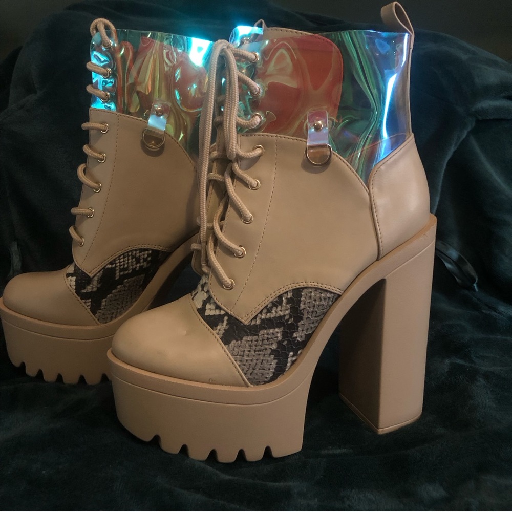 Cape Robbin platform Boots